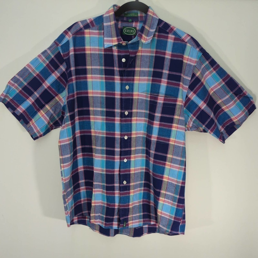 IZOD Men's Classic Relaxed Button Down Plaid Shirt | MED